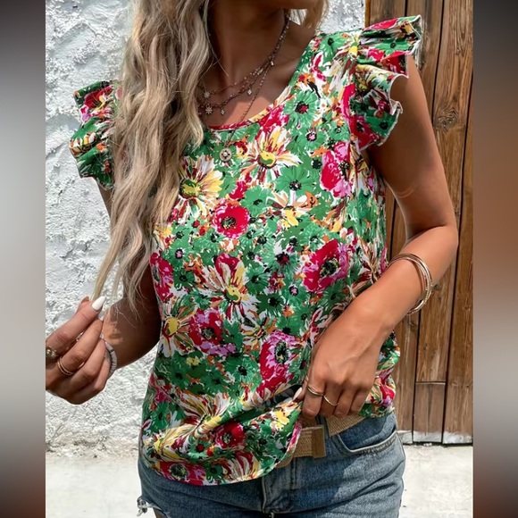 unbranded Tops - NEW, Green Floral Print Top size Large